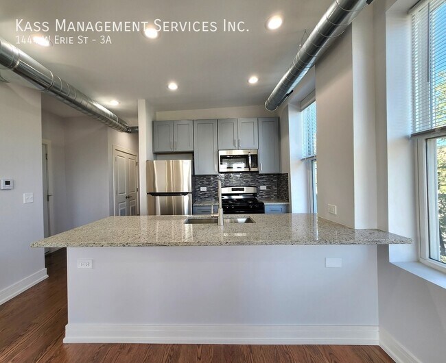 Building Photo - 1444 W Erie St Unit 3A Rental