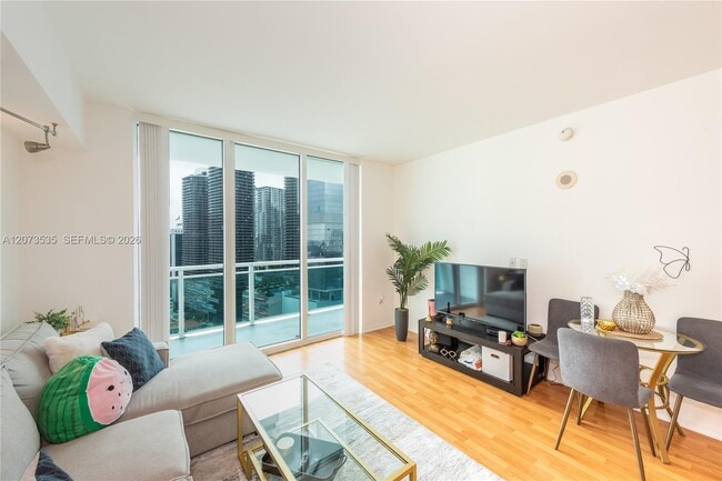Photo - 951 Brickell Ave Unidad 2709