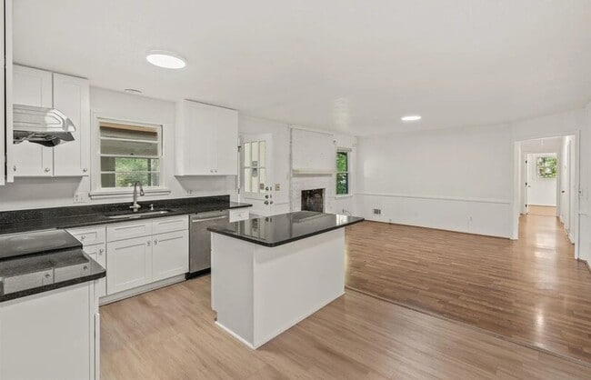 Photo - 5227 Bush River Rd