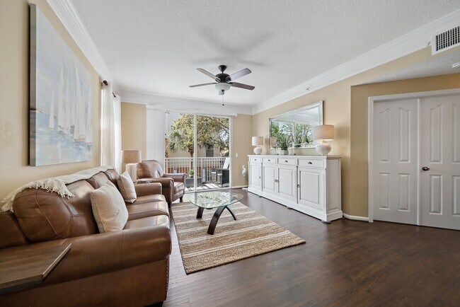 Photo - 3202 Myrtlewood Cir E