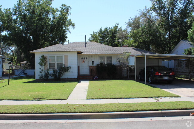 Building Photo - 2703 27th St Rental