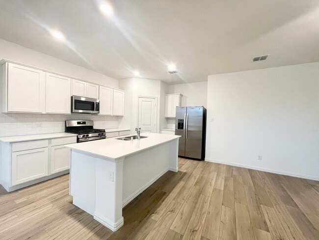 Photo - 1102 Mahogany Ln