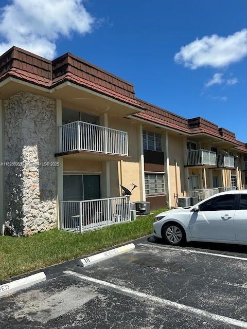 Photo - 5275 SW 77th Ct Unidad 212H Rental