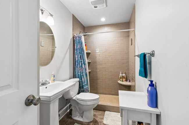 Photo - 8844 Fulton St