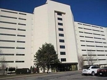 Building Photo - 100 Cove Way Unit 306