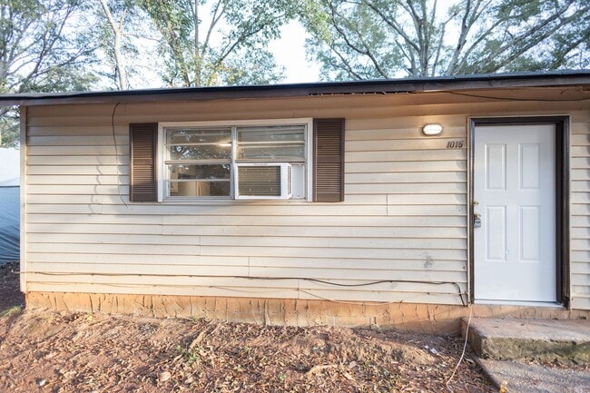 Building Photo - 1013 W Slaton Ave Unit 15 Rental