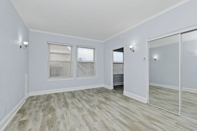2324 W 111th