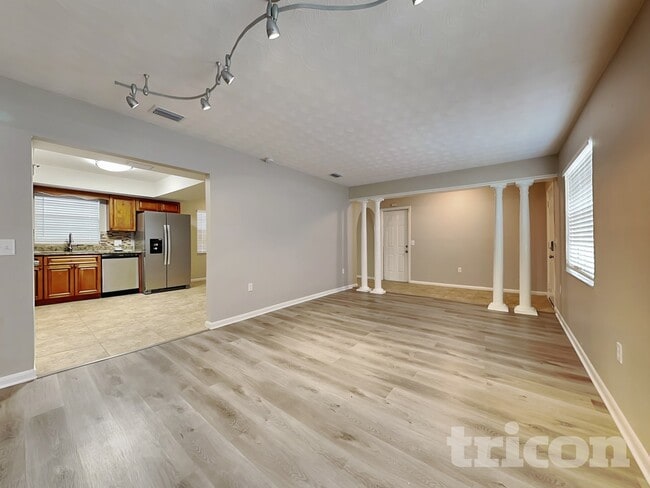 Photo - 806 Bills Cir