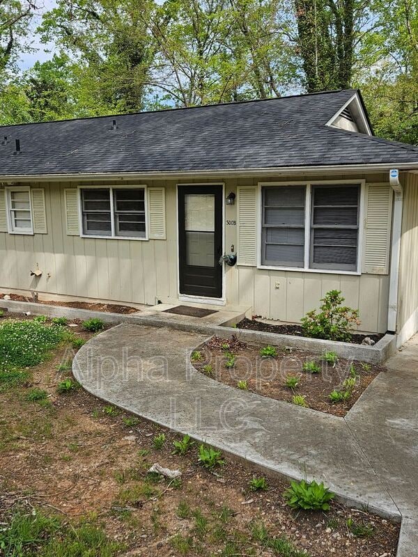Photo - 300 Amherst Dr