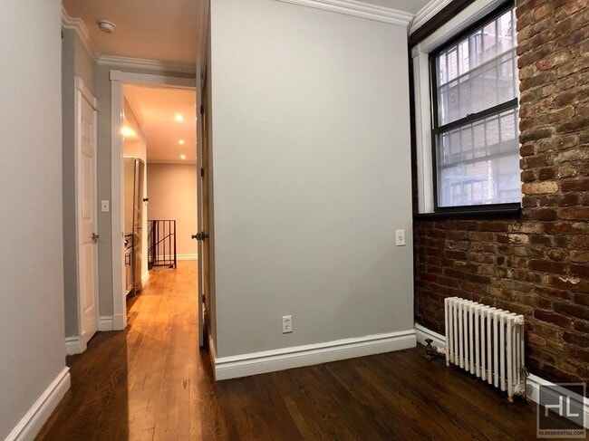 Photo - E 13TH ST. Unidad 1E