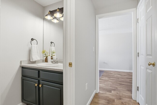 Photo - 147 Constitution Dr