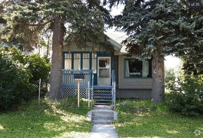 Building Photo - Charming 3-bedroom, 2-bathroom home just s...