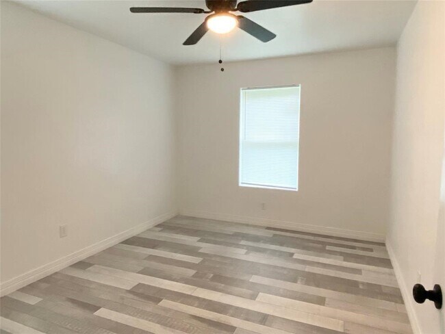 906 Eagle Ave