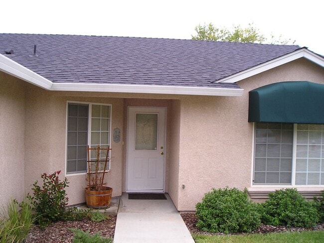 Photo - 1543 Lakeside Dr