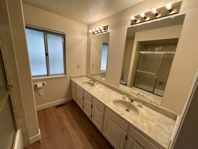 Photo - 4234 Hillview Dr