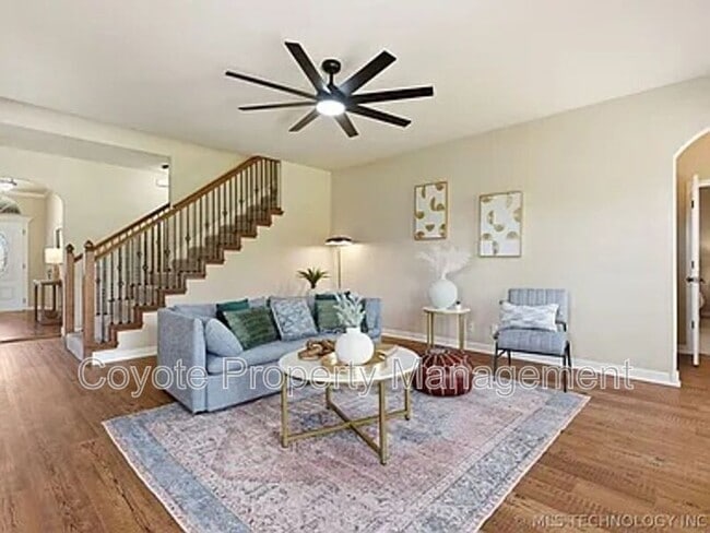 Photo - 2809 N Fern Ave