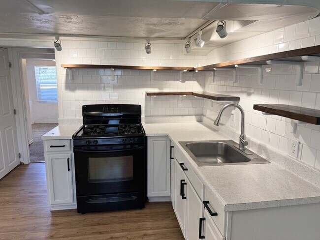 Photo - "Charming 2-Bed Apartment with ALL UTILITI...