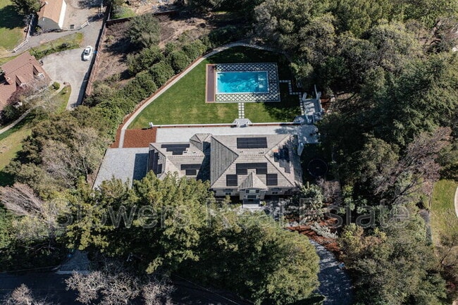 Photo - 345 Montair Dr