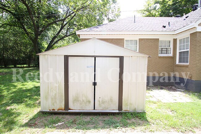 Photo - 110 N Greer St