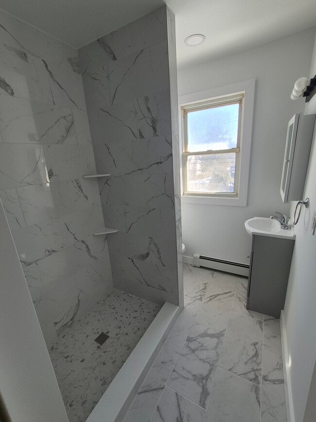 Bathroom - 131 Paris Ave Unit Apt 3