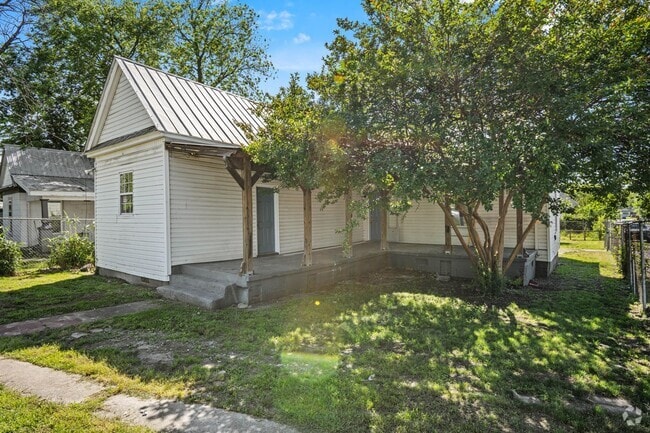 Building Photo - Large Highland Park 4 Bedroom Rental