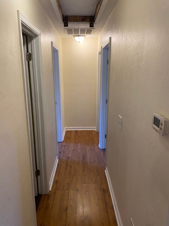 Photo - Gorgeous 3 Bedroom 2 Bathroom Single-Family!