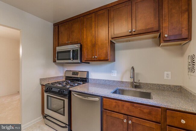 Photo - 3515 Washington Blvd Unit 303