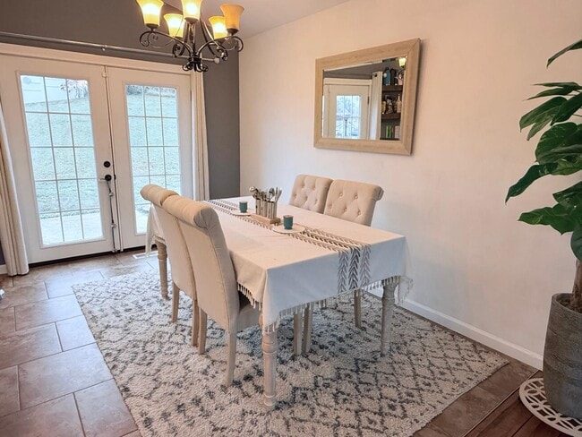 Photo - 806 Hawks Cir Dr