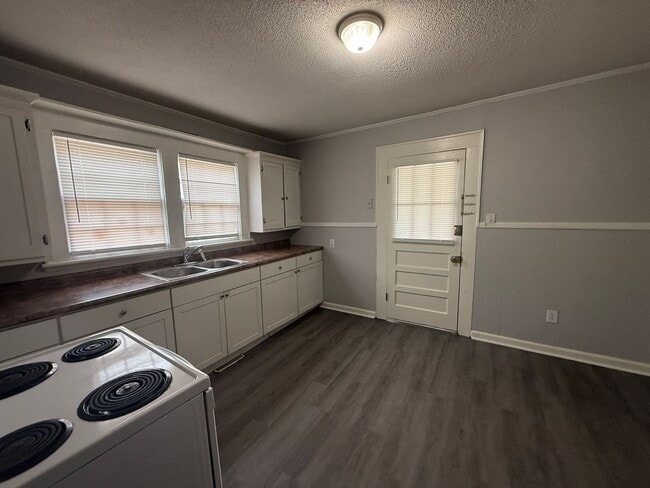 Photo - Three bedroom, 1 bath house in Burlington