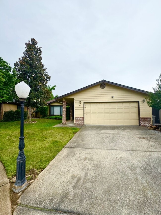 Building Photo - Desirable Paris Park Home!! 55+ Community