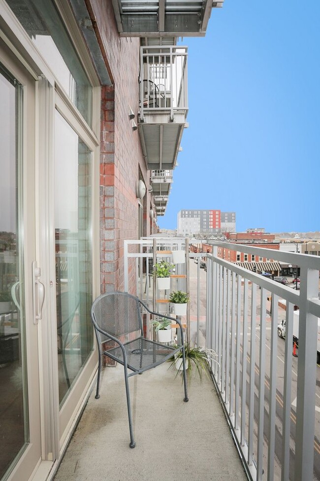 BMT - Lofts on Broadway Apartments