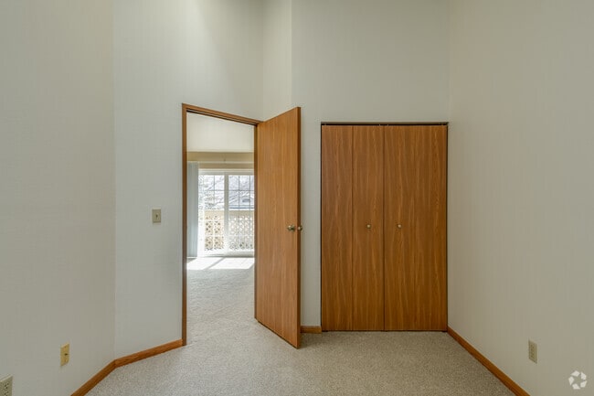 1 BR+Den, 1 BA - 950SF