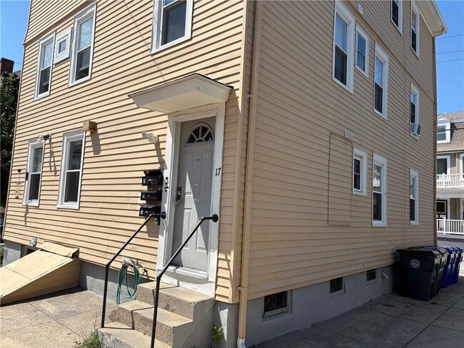 Building Photo - 17 Andrews St