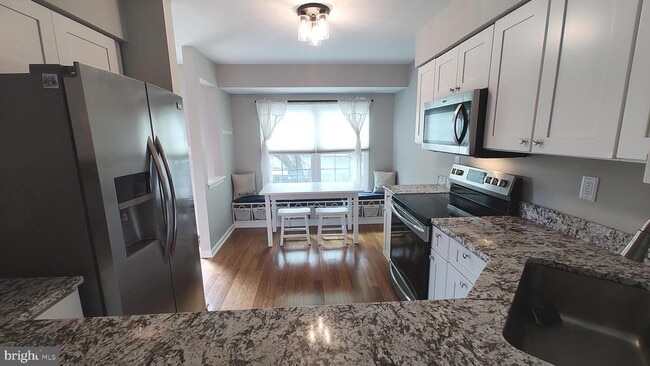 Photo - 442 Darby Ln