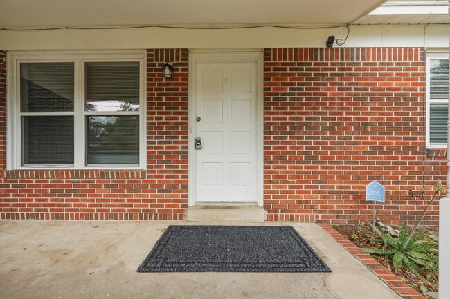 Photo - 358 Coral Dr SW