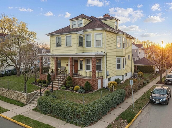 Building Photo - 287 Hornblower Ave Unit 1F