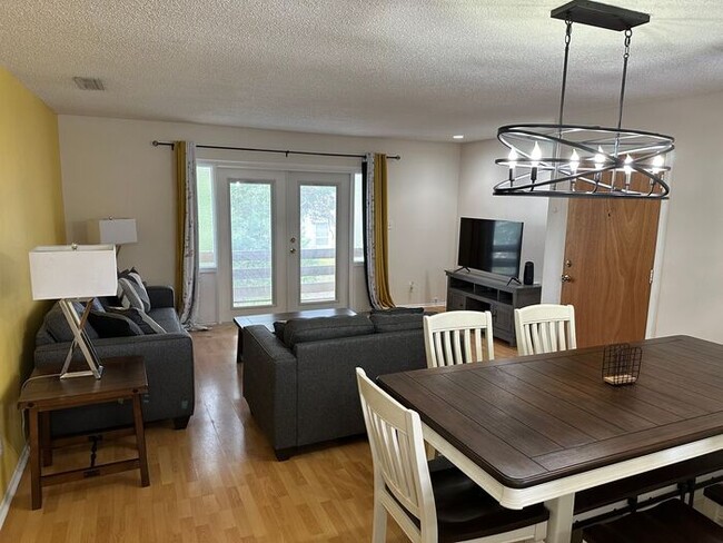Photo - Rent Special: Receive $100 in rent credit ...