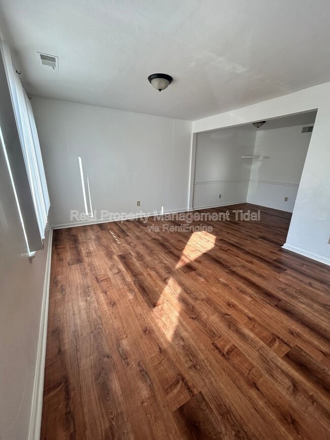 Photo - 3204 Wimbledon Way