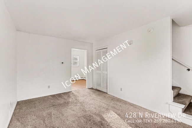 Photo - 428 N Riverview Dr