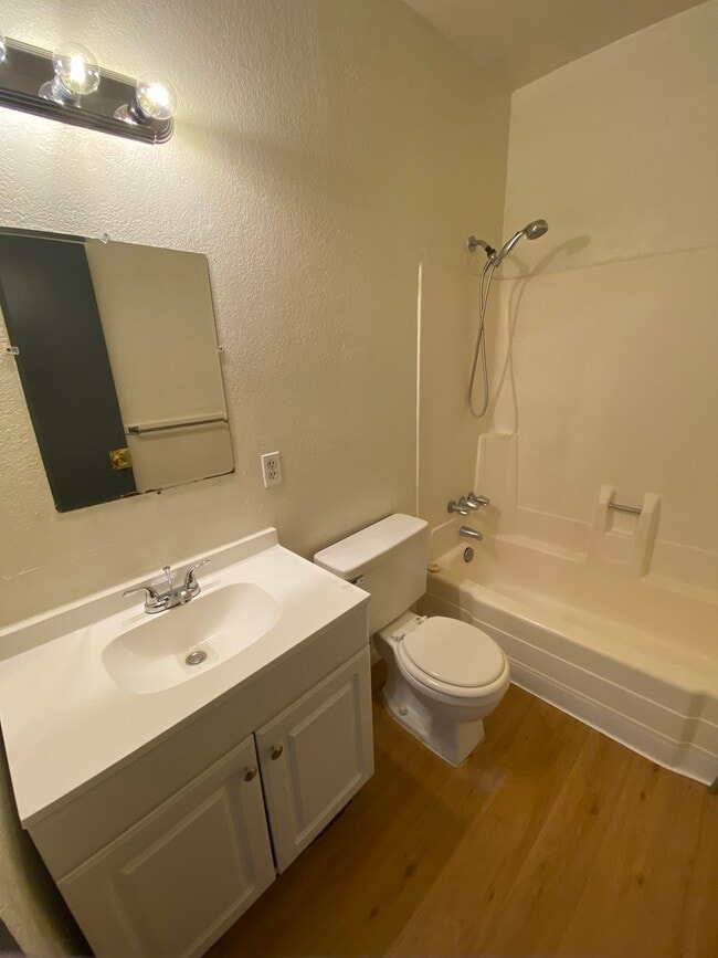 Photo - 604 E Lester St
