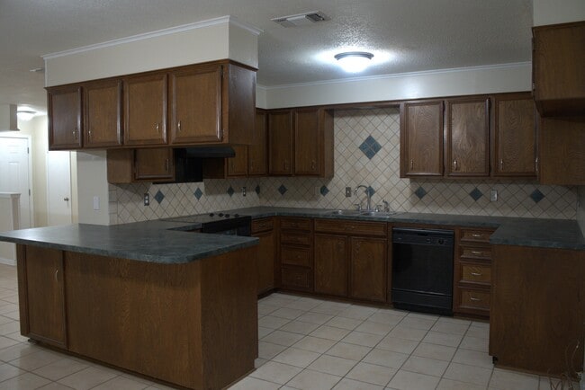 Photo - 421 Brigadoon St