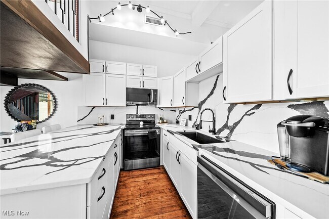 Photo - 408 W St Clair Ave Unidad 605