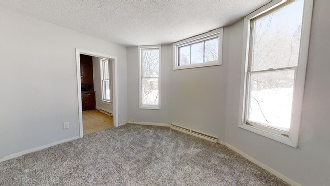 Photo - 325 N 10th Ave W