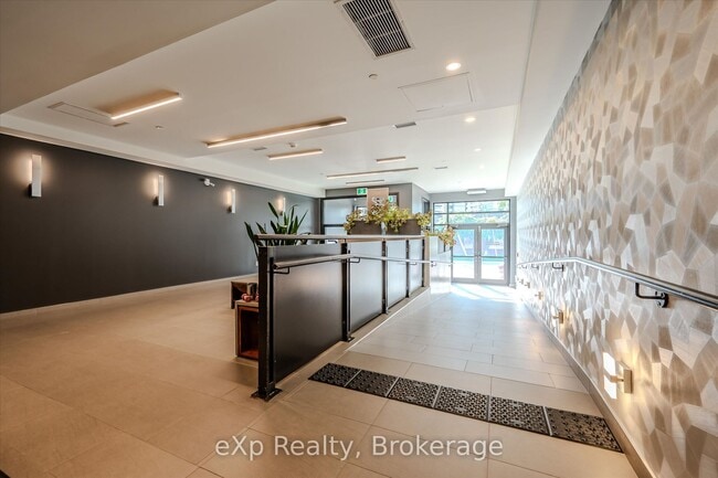 Photo - 690 King St W Unit 105
