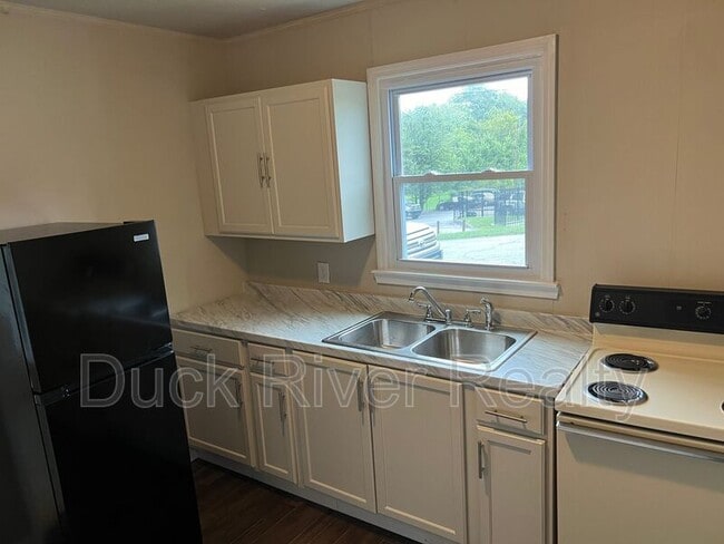 Photo - 610 E 8th St