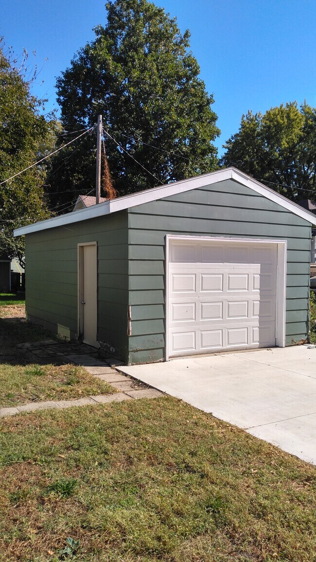 Photo - 936 N L St