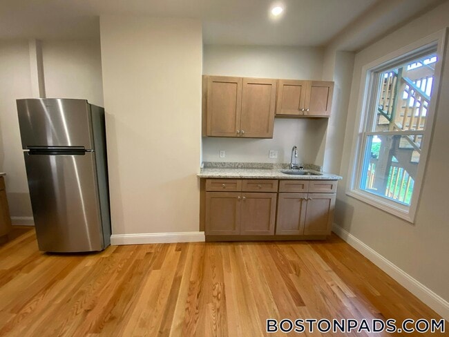 Building Photo - 91 Porter St Rental