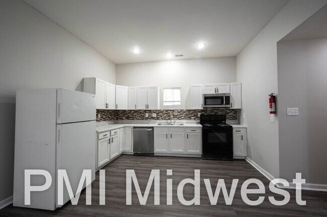 Photo - 925 N Sheffield Ave