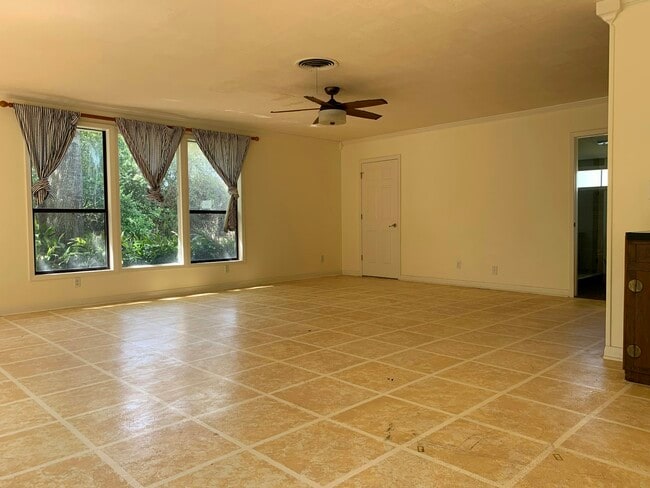 Photo - 5590 Clinton St