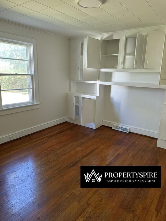 Photo - Charming 3 Bed 2 Bath Room Home In Salisbu...